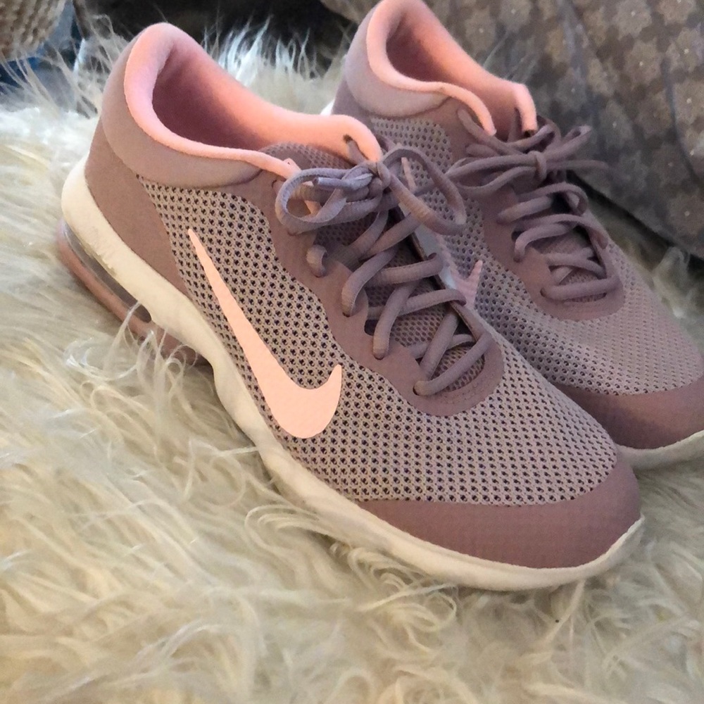 Like new nike air max